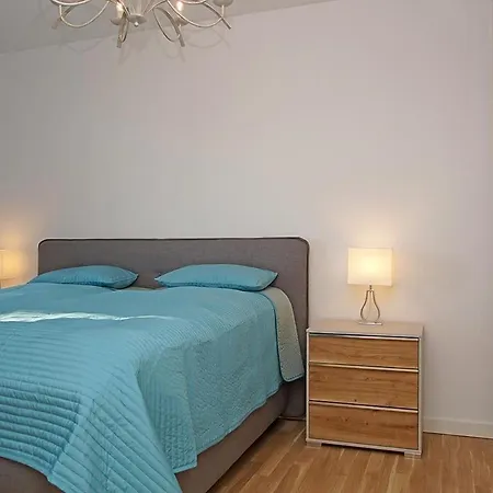 Haus Yachthafen 4 *